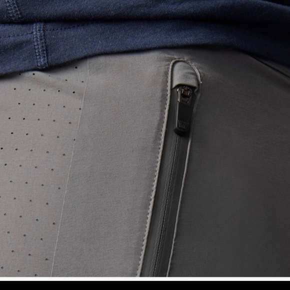 Mack Weldon 4-Way Active Short in Gray Water Repellent Size Small - Picture 6 of 15